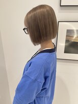 ハイブ 金沢(Hive)&nbsp;ハイトーンブリーチグレージュ切りっぱなしボブショートミニボブ