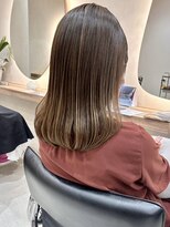 ヒビヲ(HIBIO)&nbsp;ワンブリーチダブルカラーハイトーンショート切りっぱなしボブ