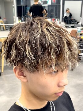 フィフスパーク(fifth PARK) 渋谷緩め波巻きスパイラルパーマメンズハイライトカラー刈り上げ