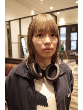 ナビッジ(NABIGE) ハイトーンベージュのボブウルフ