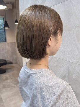 ドゥマン(Demain) 髪質改善カラー×明るめベージュ｜艶と丸みが映える大人ボブ