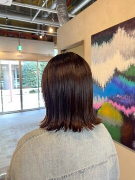 ザ ブリンク(THE BLINK) 少しくびれた外はねミディアムボブ 艶髪Trで続く質感