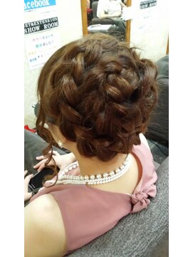 ヘアセットアンドエクステンションショールーム(SHOW ROOM) 編み込みぐるぐるゆるゆる巻きスタイル