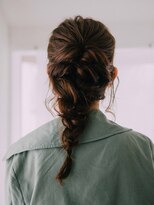 フローラビューティーヘアー(Flora Beauty Hair)&nbsp;三つ編み下ろしアレンジ/20代/30代/40代/50代/岡山/表町