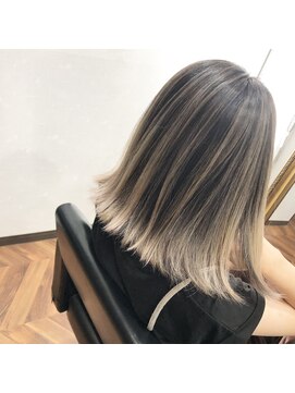 リーブル(Libre) 外国人風コントラストバレイヤージュカラー