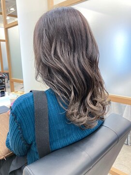  リュクスバトーバイトリコ 船橋南口店(Luxe BATEAU by tricot) オリーブベージュミディ/20代30代40代