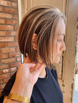 ボコカ(bococa) 【macana指名】ローライト　ベージュカラー　切りっぱなしボブ