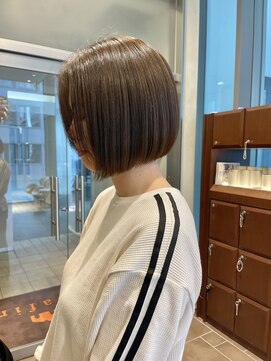 エルサフィロ ヨドヤバシ(el zafiro yodoyabashi) 前下がりボブ ヘイジーダスク