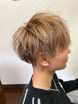 美容室 メザミー MESAMIES ホワイトブロンドハニーベージュハイライトマッシュショート