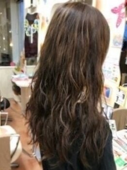 再現性の高いパーマスタイルだから朝のセットも楽に決まる♪ふんわり柔らかな毛先で可愛さUP◎