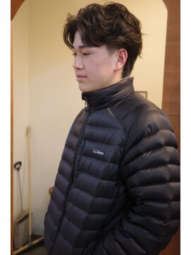 エディ(Edy) センターパートカルマヘアニュアンスパーマ韓国ヘア眉毛カット