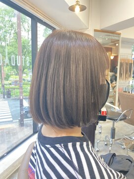 フツーロ 栄(FUTURO) ワンレングスボブ