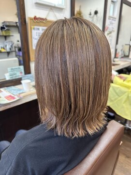 ヘアーショップアミティ 外ハネミディアム