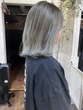 アクトゥス(AEQUITAS) グラデーションカラー×ホワイトグレー