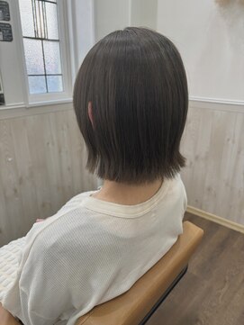 ヌク(Nuku.) グレージュカラー