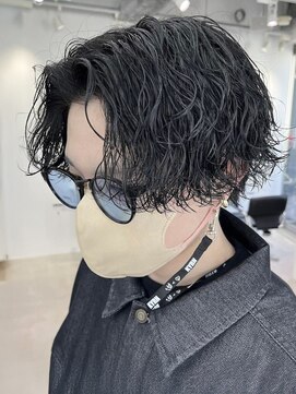 フィフス(fifth) 縦落ちツイストスパイラルパーマセンターパートカット黒髪fifth