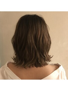 ロンド 銀座(Lond) 大人可愛いナチュラル外ハネ 担当:石畑結華