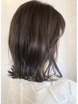 ベルビアンカ(Belle BIANCA) Belle BIANCA 外ハネボブ/イルミナカラー /小顔ヘア