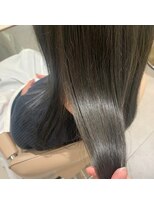 エミィ(emme)&nbsp;ツヤ感ストレート×ロング［立川/立川駅/立川南口/髪質改善］