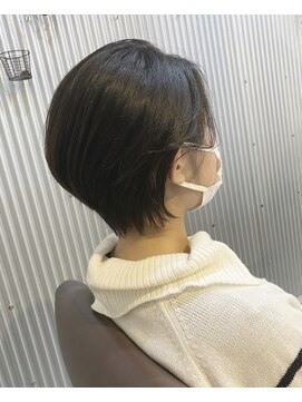 エミュー(emue) 20代30代人気☆ 前下がり 耳かけショート ショートヘア 中島