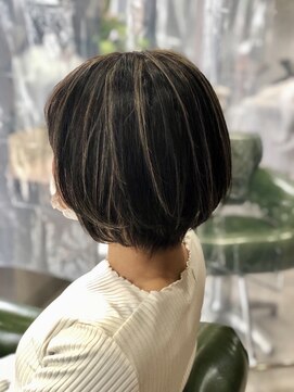 ビラデルソルルート(√r-t) 白髪ぼかしハイライト×ショートボブ