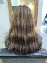 ラビス クローバー(Lovis clover)&nbsp;くびれヘア　デザインカラー