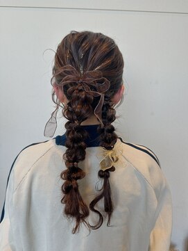 ビーワールド(B WORLD) ツイン編みおろしヘア