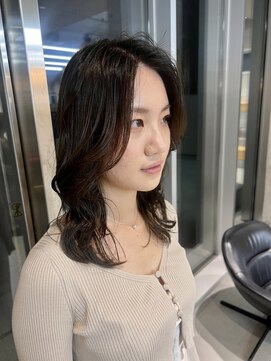 カケル(×.) ミディアム/レイヤーカット/オリーブグレージュ