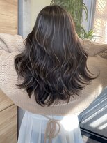 シェルヴ(XELVE)&nbsp;派手にならないハイライト白髪ぼかし