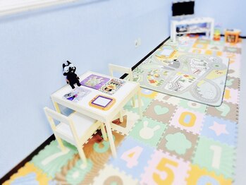 ダンケシェーン(Danke Schon)の写真/[カット¥3700]キッズルームあり★周りを気にせず、お子様と一緒にゆったりとしたサロンタイムを♪[水戸]