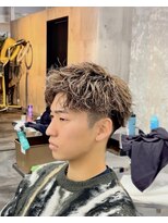 コワファースト長崎シャンプーボーイ 2nd(COIFF1RST 長崎 SHAMPOO BOY)&nbsp;刈り上げマッシュメンズカットメンズパーマメンズハイライト