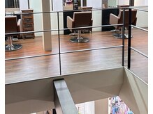 ヘアーアンドアイラッシュ ビス 下曽根店(Bis!)の雰囲気（２階まで吹き抜けなので解放感あふれています！！≪下曽根≫）