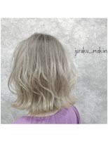 ジュラク(JURAKU)&nbsp;切りっぱなしボブ×ホワイトベージュ