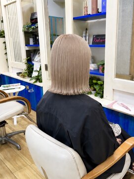 アクアライム(Aqua Lime) 切りっぱなしボブ