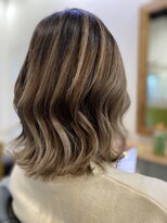 ラビス クローバー(Lovis clover)&nbsp;ホワイトベージュ　筋感ハイライト　イメチェン　モードヘア