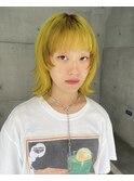 レイヤーウルフカットハイトーンくすみイエローゴールドカラー