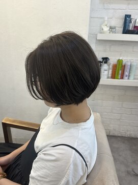 トッカ ヘアアンドトリートメント 難波店 丸み感じるショートボブ