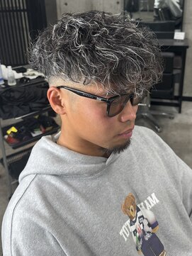 イーラ(era) スペインカールスパイラルパーマ平巻き波巻きパーマ眉毛