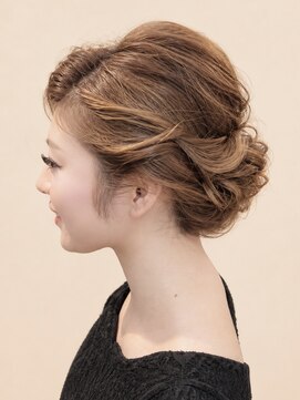 モーイトウキョウ美容室(Mooi Tokyo美容室) 大人可愛いゆるふわシニヨンアレンジ