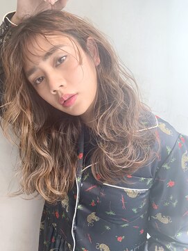 アルバム 銀座(ALBUM GINZA) 大人ウエーブヘア_耳かけウェーブパーマフォギーベージュ_77126