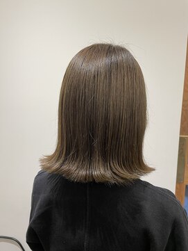 リリアーナ(LILIANA) 韓国 髪質改善 オリーブカラー ボブ 縮毛矯正 切りっぱなしボブ