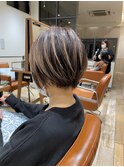 くびれショートスタイル×ハイライト
