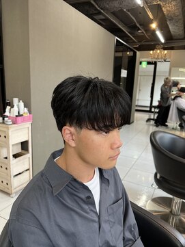 アイズ 海老名(AIZU) シースルーマッシュ　センターパートウルフ　カルマパーマ