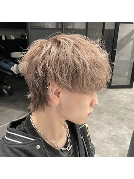 アンダーバーホワイト(_WHITE) ショートウルフ ミルクティー