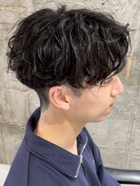 ニアウ 太田店(Niau)&nbsp;メンズパーマスパイラルパーマセンターパート波巻きパーマ眉毛