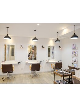 あなたの髪質やクセを活かしたカットが人気♪自宅での再現性も高く、サロン帰りのスタイルが長持ち☆