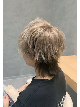 ヘアデザインファブロ イオンモール宮崎店(hair design FABRO.) 【ウルフカット/ミルクティーベージュ/デザインカラー】
