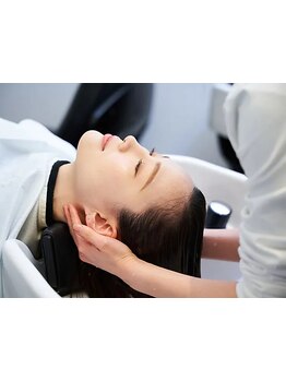 日頃の疲れ、頭皮の凝りを癒しながらほぐしていく…最高級のリラクゼーションをご提供…＊