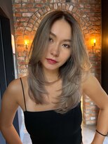 アデ オモテサンドウ(ade omotesando) 人気のレイヤーとグラデーションカラーで作る海外トレンドヘア