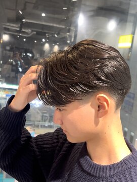 スタッド 松戸(stud. Men‘s) フェザーパーマ/ニュアンスパーマ/センターパート/毛流れパーマ